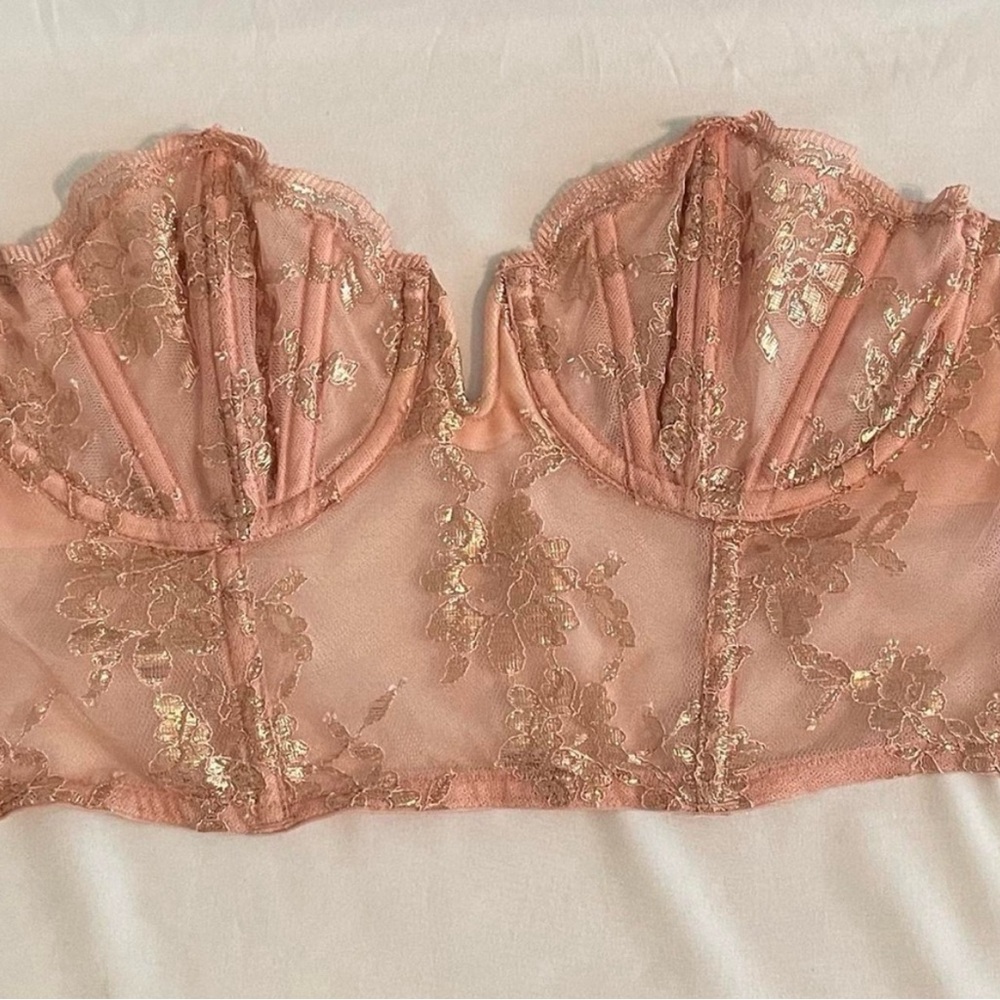🧁Elegant Lace Bustier in Pink and Gold - Picture 6 of 7